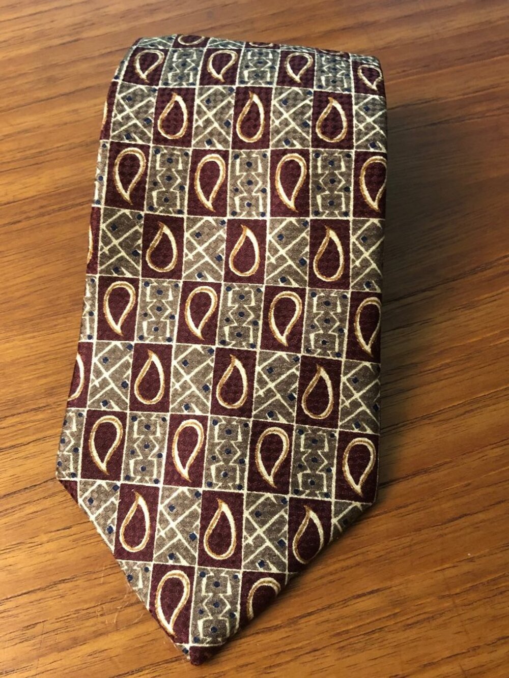 Hart Schaffner & Marx 100% Silk Paisley Burgundy Tie